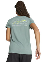 Playera PUMA Graphics Run Club Verde para Mujer