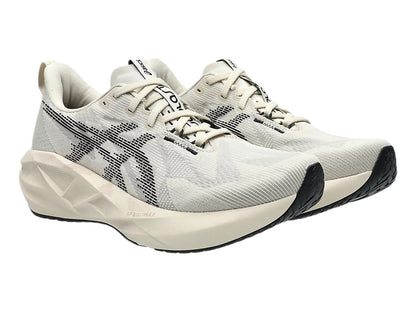 Tenis ASICS Novablast 5 Color Avena para Hombre