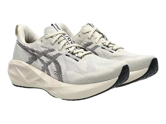 Tenis ASICS Novablast 5 Color Avena para Hombre