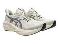 Tenis ASICS Novablast 5 Color Avena para Hombre